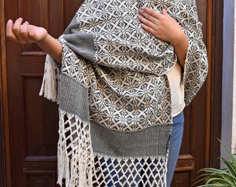 Rebozo de algodón con seda hecho  telar de pedal artesanal mexicano