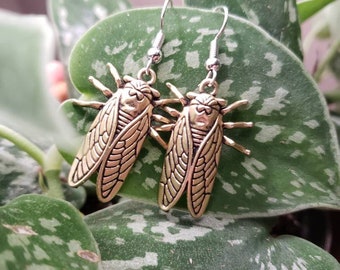 Cicada Dangle Earrings: Hypoallergenic Insect Jewelry