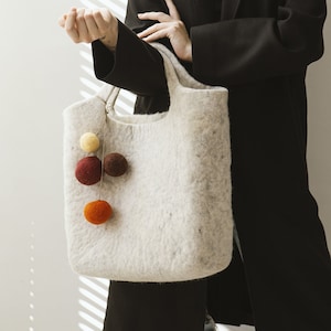 Natural felt womens handbag / felt shopping grocery bag