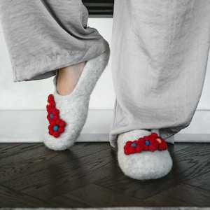 Felt felted wool slippers for women / wool clogs / boiled wool house shoes / felt mules for women / eco wool / handmade
