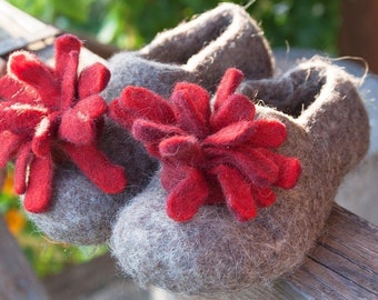 Felted wool slippers with stunning felt flower / wool slippers for woman / boiled wool slippers / felt wool house shoes / gift for her