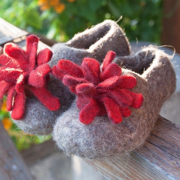 Felted wool slippers with stunning felt flower / wool slippers for woman / boiled wool slippers / felt wool house shoes / gift for her