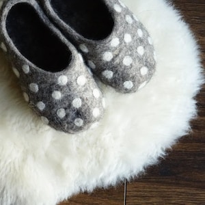 Unisex Wolle Clogs, Grau gefilzte Pantoffel, Geschlossene Zehenpantoffeln