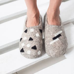 Felt felted wool slippers for women / wool clogs / boiled wool house shoes / felt mules for women / eco wool / handmade image 1