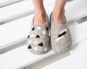 Felt felted wool slippers for women / wool clogs / boiled wool house shoes / felt mules for women / eco wool / handmade