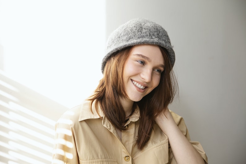 Felt wool women's bell shaped hat / wool winter hat image 1