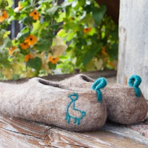 Zuecos de lana hervida hechos a mano, pantuflas de fieltro, mules cómodos, ropa minimalista para el hogar.