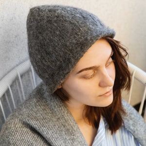 Felt wool women's bell shaped hat / wool winter hat image 4