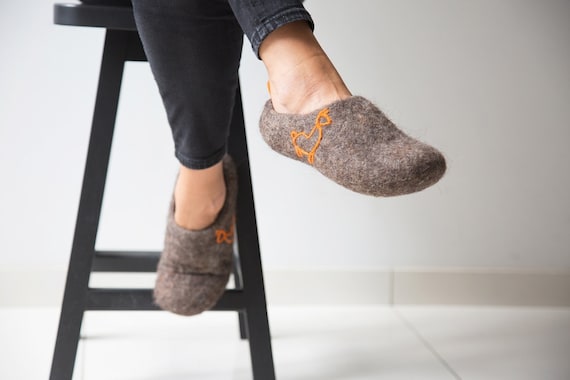 100% Wool Slippers with Handmade Pom -Pom Pink Flower -arch support - Dark  Beige | madeforyou