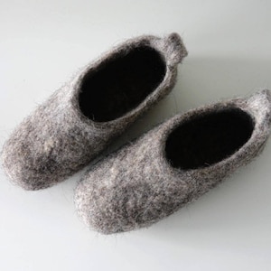 Unisex Grey Felt Clogs, Wool Minimalist Slippers, Barefoot Style Mules