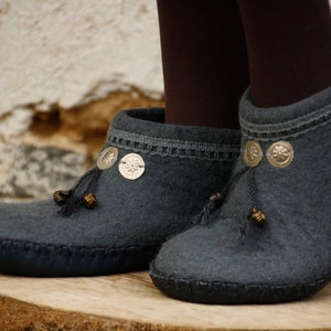 Felt felted wool slippers for women / wool clogs / boiled wool house shoes / felt mules for women / eco wool / handmade EU 38.5