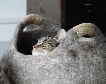 Felt storage basket / felted laundry basket / wool laundry hamper / felt magazine basket /felt cat bed / cat bed / dog bed