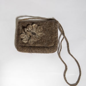 Natural felt womens handbag / felt cross body bag for phone and purse image 7