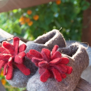 Felt Flower Slippers, Grey Eco Wool, Closed Toe Warm Indoor Shoes