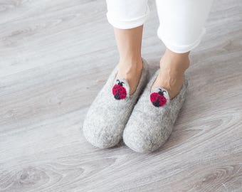 Felted wool slippers with ladybird design / felt slippers / boiled wool slippers for women / scandinavian hygge style