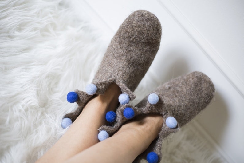 Felted wool slippers for women and men unisex / felt wool boots with pompoms / wool slippers / boiled wool slipper boots handmade image 2