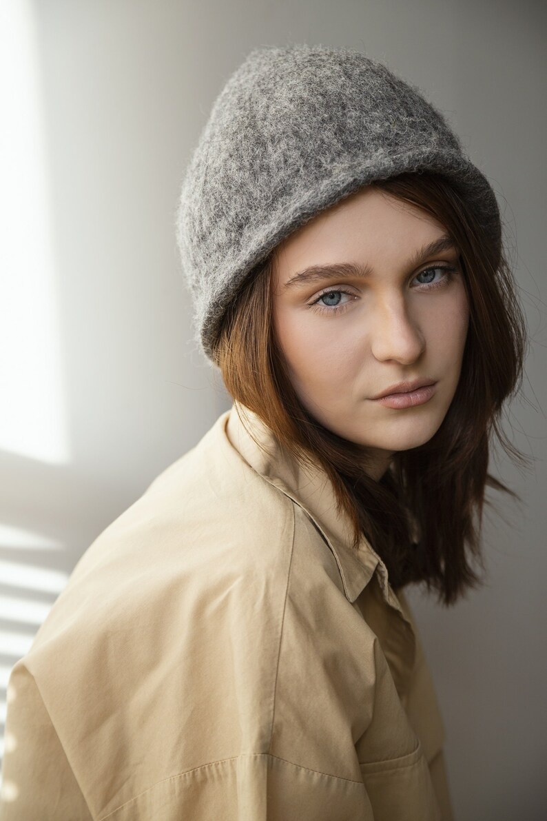 Felt wool women's bell shaped hat / wool winter hat image 2