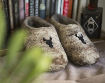 Felted wool slippers with zodiac sign / customisable wool slippers / boiled wool slippers for women / scandinavian style