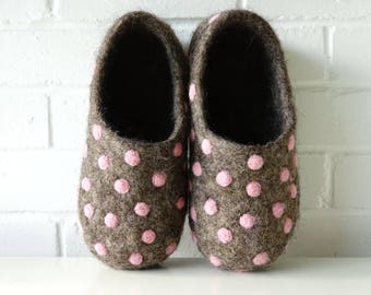 Felt felted wool slippers / clogs / house shoes / mules/ woman's unisex minimalist dots / handmade - MOST POPULAR DESIGN