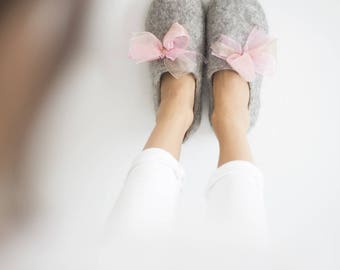 Felted wool slippers for women /felt wool slippers / boiled wool slippers with bow / handmade - house shoes / scandi hygge living