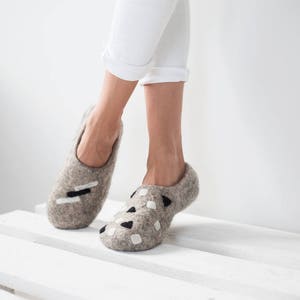 Felt felted wool slippers for women / wool clogs / boiled wool house shoes / felt mules for women / eco wool / handmade image 3