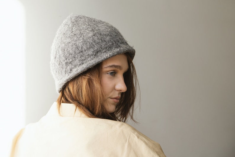 Felt wool women's bell shaped hat / wool winter hat image 3