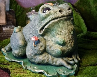 TOAD LAMP MASTERPIECE- hada anfibia sapo decoración del hogar artdoll fantasía rana, decoración de cuento de hadas, animales diseño de arte naturaleza verde regalo de Navidad