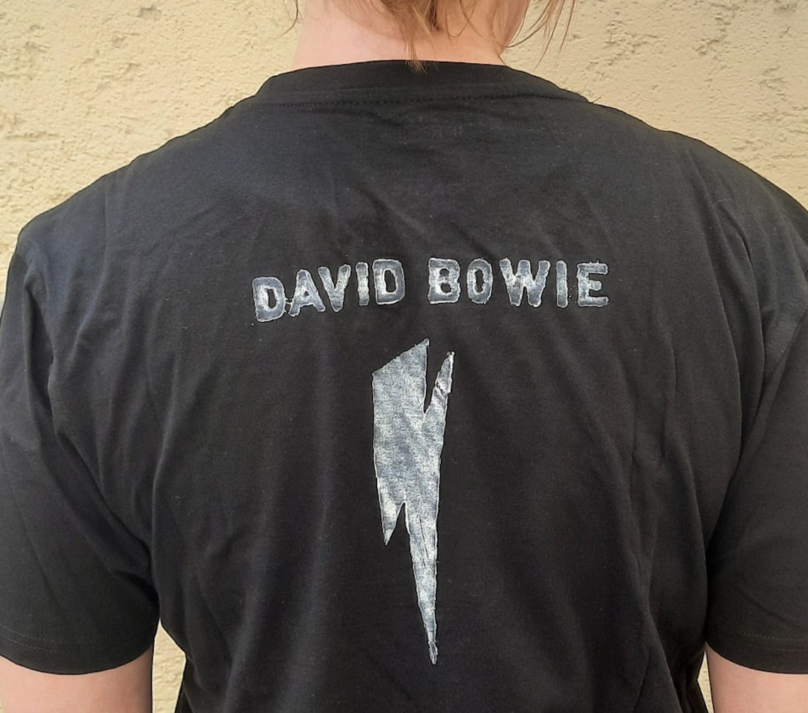 David Bowie-inspired Tshirt Lightning Bolt Black or White - Etsy