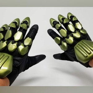 Halo Spartan Cosplay Gloves - Resin Cast - Armoured Costume Gloves - Custom Colors & Sizes Available - Fully Customizable