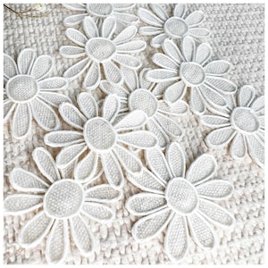 Handgemachte weiße Sackleinen Blumen rustikale hessische Gänseblümchen Blumen Jute Blumenverzierung für Kartenherstellung Boho Hochzeitstag Dekorationen Chabby Chic