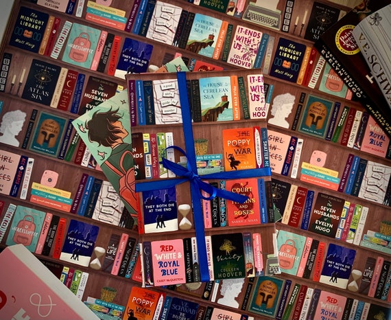 Modern Books Wrapping Paper | Bookish Gift Wrap | 660mm x 480mm | BookTok - ACOTAR, Colleen Hoover, Song of Achilles and more!