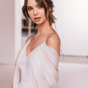 Arya | Simple wedding dress for the bride | Elegant wedding dress | Barn Wedding Dress | Light Wedding Dress | Beach Wedding Dress