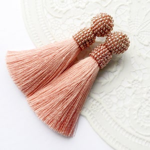 Blush tassel earrings Rose gold silk earrings Long silk Clip earrings Oscar de la renta earrings Pink seed bead Large Bead Tassel earrings