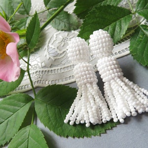 Short White beaded tassel earrings Oscar de la Renta style earrings Long clip on tassle earrings Stud Oscar earrings Long Seed beads tassel