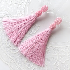 Pink silk tassel Beaded tassel earrings Pink stud tassel earrings Oscar de la renta earrings Pink clip on tassel earrings Seed bead earring