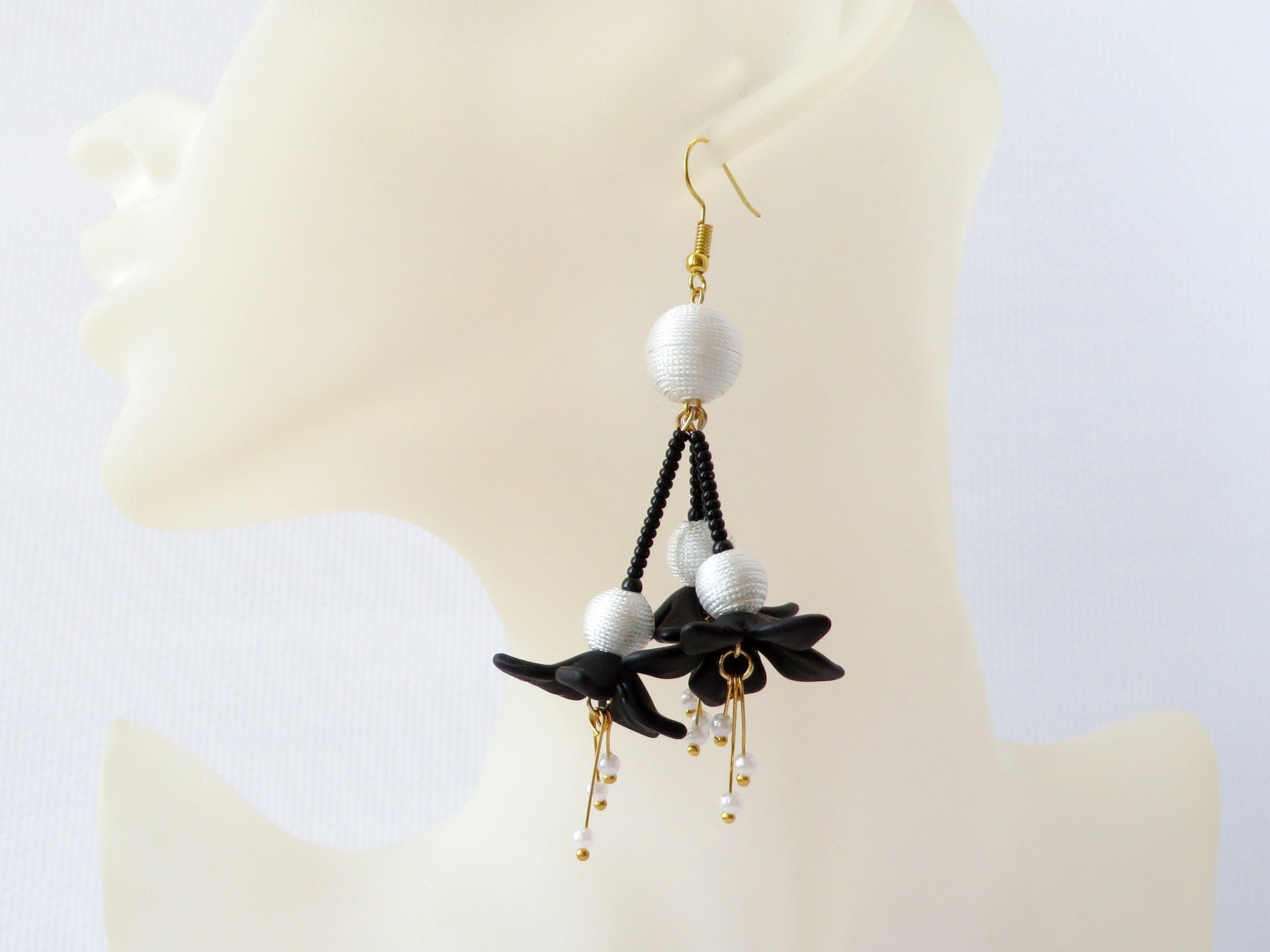 Black White Flower earrings Flower drop earrings Long stud Etsy 日本