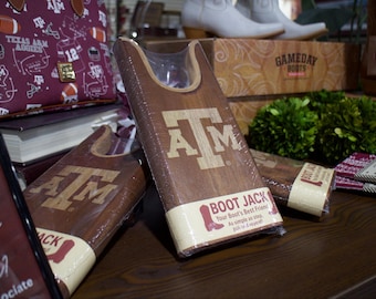 Quitabotas con licencia oficial de Texas A&M / Regalo personalizado de Aggie con grabado / Quitabotas de madera hecho a mano / Regalo para graduación, portón trasero o exalumno