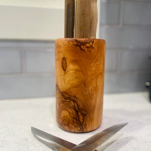 Circular Olive Wood Knife Block| Universal Storage for Paring, Food Prep, and Steak Knives|Handmade with Genuine Olive Wood| Knife Organizer