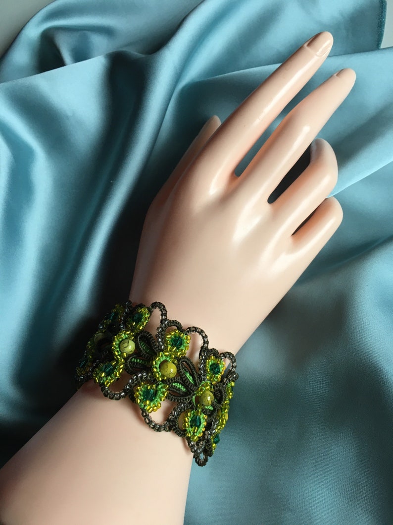 Tatting Tutorial Bracelet Frevolite Tatted Lace jewelry Chiacchierino Shuttle Tutorial Pattern Ankars