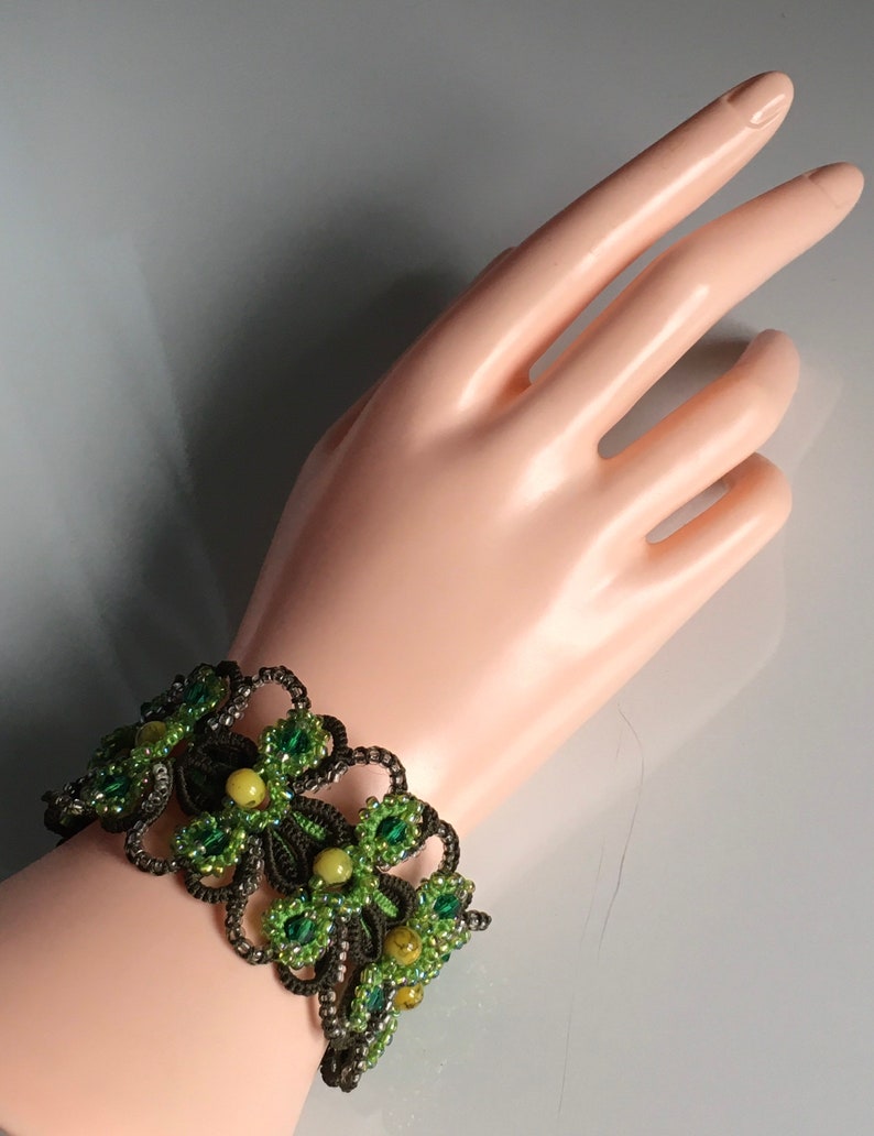 Tatting Tutorial Bracelet Frevolite Tatted Lace jewelry Chiacchierino Shuttle Tutorial Pattern Ankars