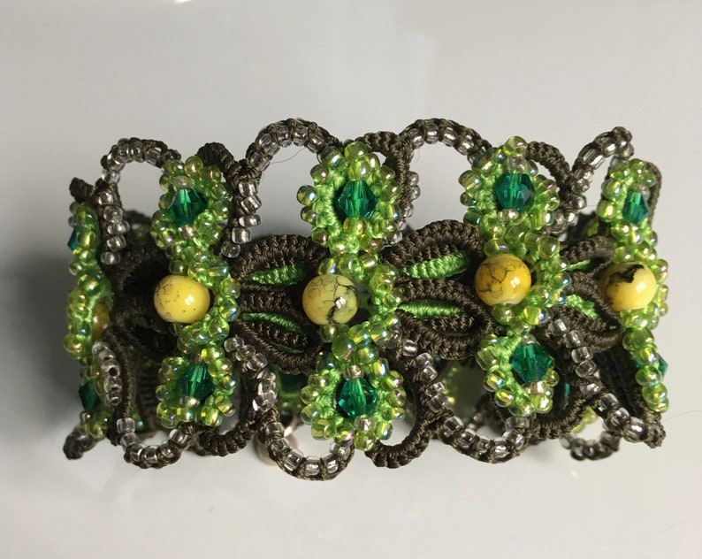 Tatting Tutorial Bracelet Frevolite Tatted Lace jewelry Chiacchierino Shuttle Tutorial Pattern Ankars