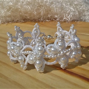 Wedding pearl bracelet, White Wedding Cuff, Bride Bracelet, Bridal bracelet, Winter Wedding Ideas