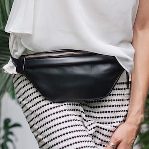 Black leather waist bag women Small leather fanny pack Custom bum bag Black fanny pack for women Leather waist purse Black hip bag