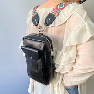 Mini sac à main esthétique fait main en cuir végétalien surdimensionné pour femme Petit sac à dos de voyage convertible Grand sac poitrine à bandoulière