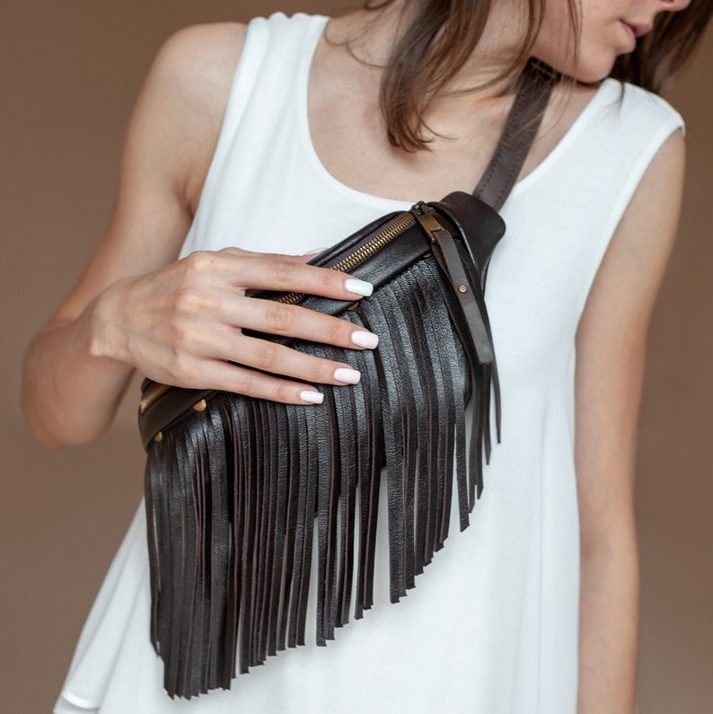 Brown leather fanny pack with fringe Western bum bag Festival belt bag Leather fringe purse Boho crossbody bag women Leather hip bag Brown