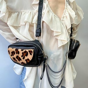 Bolso bandolera tipo pistolera para hombre en llamas, para festival, para teléfono, bolso bandolera tipo rave, de cuero con estampado de leopardo y cadena.