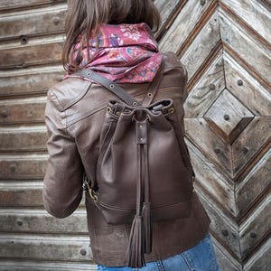Brown leather backpack purse women Fringe bucket bag Mini backpack purse Vintage backpack Convertible backpack crossbody small Boho rucksack