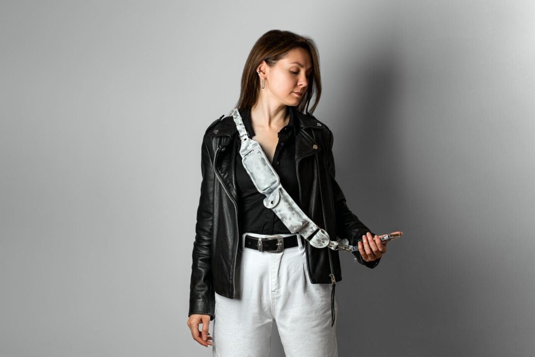 iPhone 13 Pro – Bandolier