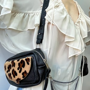 Bolso bandolera con estampado de leopardo, bandolera de cuero, cadena para teléfono, bolso con arnés para festival, atuendo para rave de Burning Man