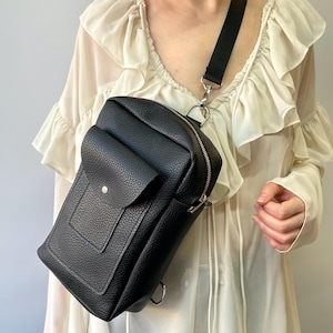 Große Leder Umhängetasche Frauen Reisen kleiner Cabrio Rucksack Vegan handgefertigte Mini-Rucksack Geldbörse Übergroße ästhetische Crossbody-Tasche